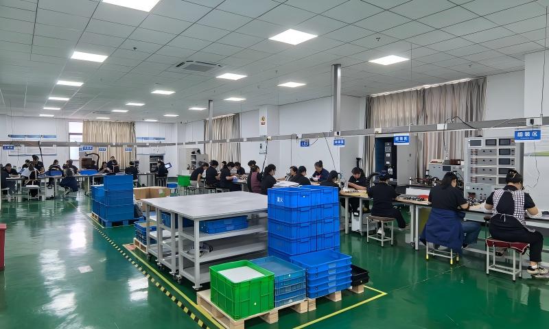 Assembly and soldering workstation with technicians